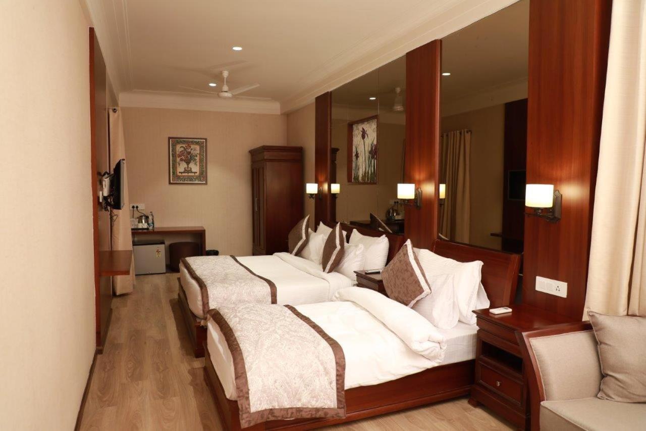 אמריצר Hotel Golden Tower Near Heritage Street מראה חיצוני תמונה