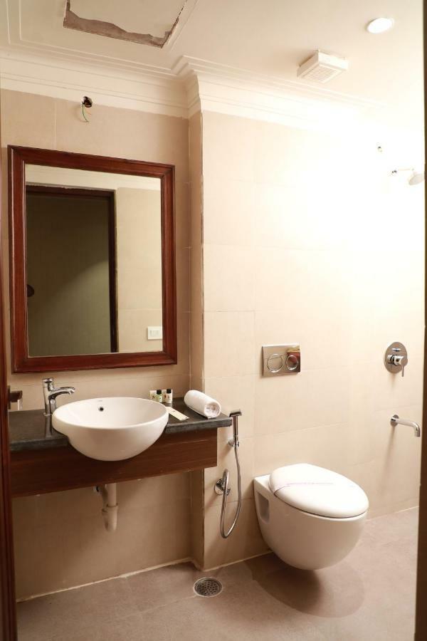 אמריצר Hotel Golden Tower Near Heritage Street מראה חיצוני תמונה