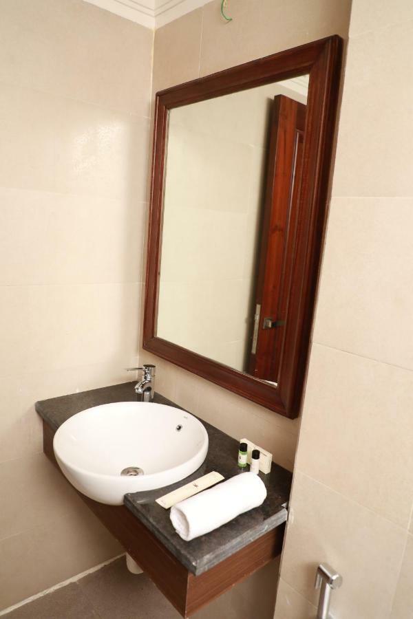 אמריצר Hotel Golden Tower Near Heritage Street מראה חיצוני תמונה