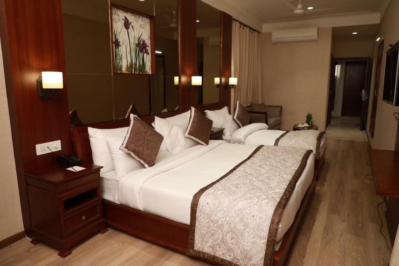 אמריצר Hotel Golden Tower Near Heritage Street מראה חיצוני תמונה